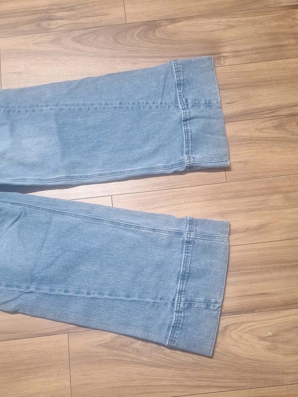Vervet Blue Jeans - Picture 3 of 8